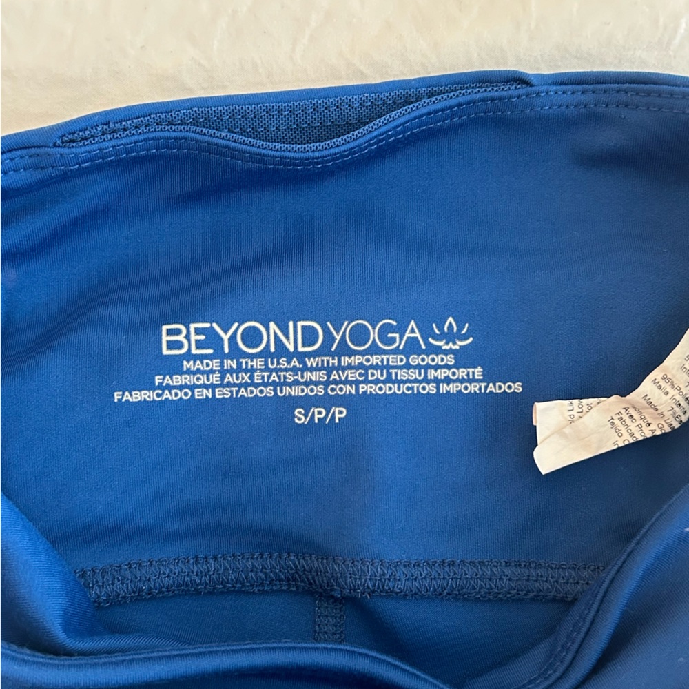 Beyond Yoga Women's Royal Blue Leggings & Cropped Tank Set - Picture 6 of 7